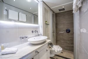 Riviera Travel Thomas Hardy Accommodation Lower Deck Suite Bathroom 2.jpg